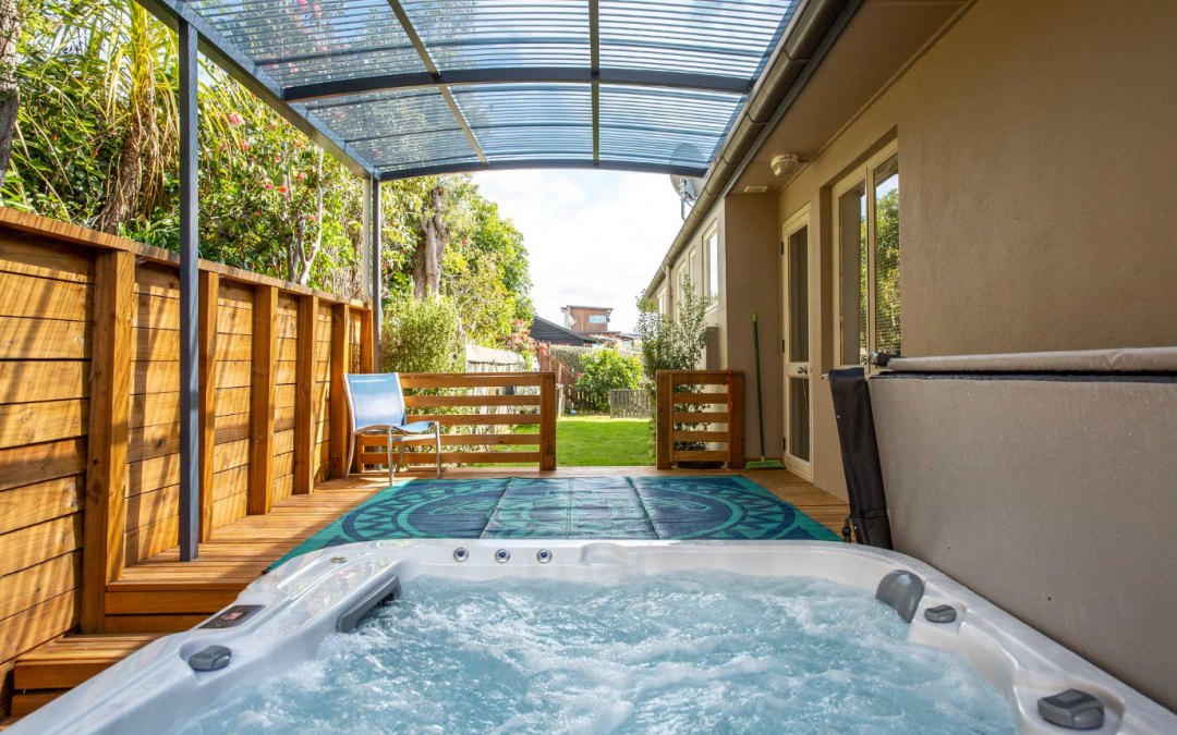 Pair up a Spa Pool and Pergola for a Winter Oasis
